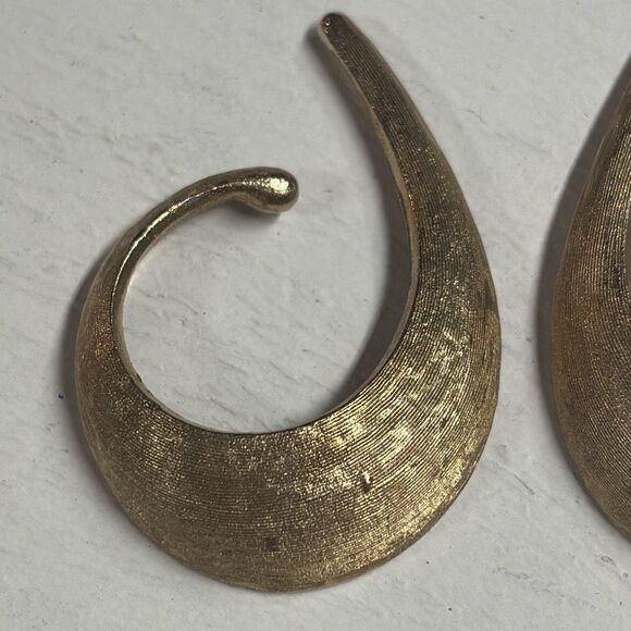 Coro Pair of Brushed Gold Tone Slip-Ease Vintage Earrings - Picture 2 of 7
